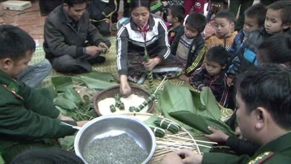 Bộ đội Biên phòng chăm lo Tết cho người dân vùng biên (12/01/2017)